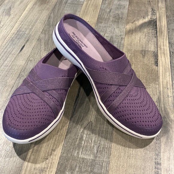 Skechers Arch Fit Slip Ons - Picture 1 of 9